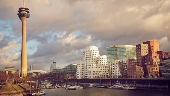 Tour privato a piedi di Düsseldorf con una guida professionale