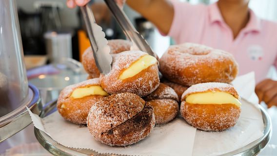 Guided tour of Oceanfront to discover the best donuts in Miami