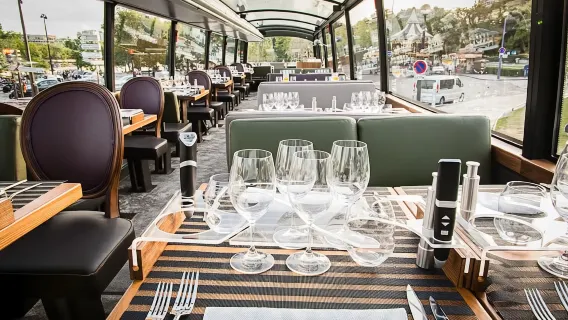 Paris Bustronome Scenic bus Restaurant [Gusta la cucina francese ed esplora il centro di Parigi]|Carrozza ristorante panoramica|I tesori nascosti di Parigi|Passando per attrazioni iconiche]