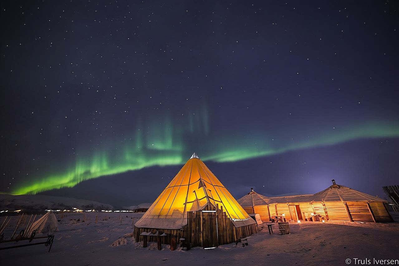 Night reindeer sledding with dinner and northern lights