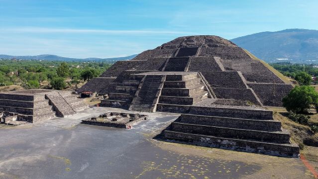Excursión de un día a Teotihuacán, Santuario de Guadalupe y Tlatelolco con comida