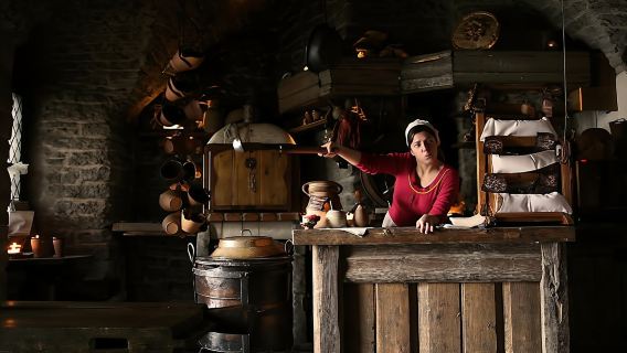 Estonian food, drinks and history tour in Tallinn
