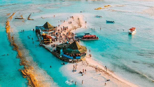 Boat Tour to Johnny Cay & Aquarium in San Andres Island