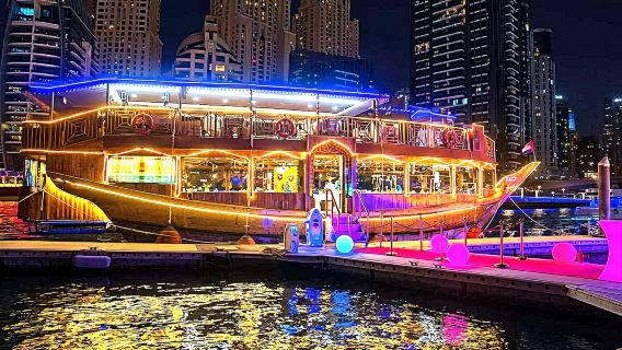 Crociera cena sul dhow a Dubai Marina con buffet internazionale, musica dal vivo e spettacolo di Tanoura