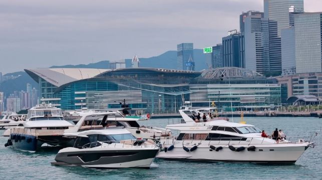 【香港遊艇租賃】香港全新西式豪華遊艇包船出海觀光玩水海釣或維港夜遊欣賞香港醉美夜景