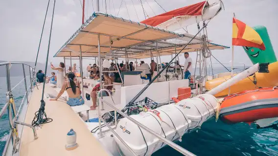 From Lanzarote: Sailing Day Trip Around La Graciosa