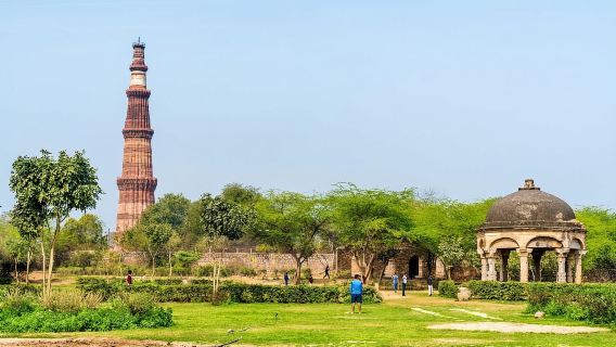 Delhi: Mehrauli Archaeological Park Tour with Hotel Pickup