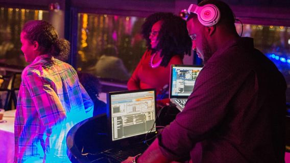 NYC: City Cruises Pelayaran Prasmanan Brunch, Makan Siang, atau Makan Malam