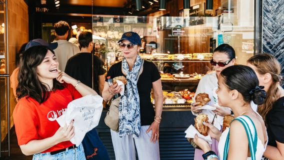 Tour đi bộ tham quan Montmartre ở Paris: Bánh sừng bò, Cảnh quan & Địa danh