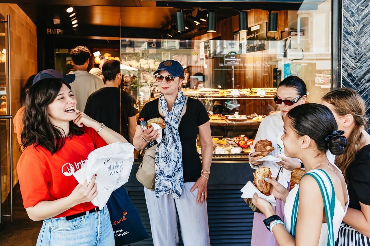 Paris: Montmartre Walking Tour with Croissant and Views