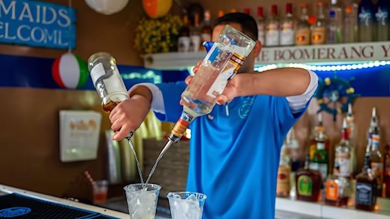 Washington, DC: Potomac River Yacht Cruise with Open Bar