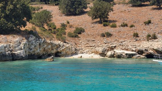 Tour di gruppo 7 tappe da Saranda a Krorez Bevanda e ombrello gratuiti