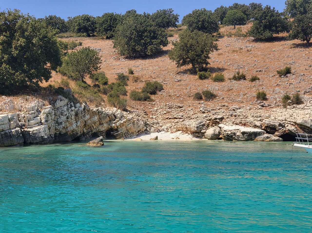 Excursión en grupo con 7 paradas de Saranda a Krorez. Bebida y sombrilla incluidas.