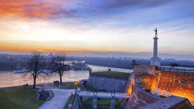 lawatan sehari ke Kubu Belgrade + Gereja Saint Sava + Jalan Kaki + Muzium Belgrade