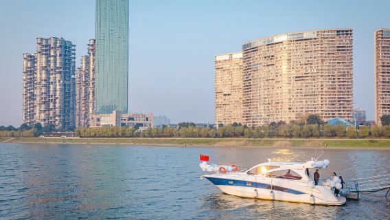 【長沙遊艇包船夜遊湘江】長沙遊艇包船夜遊湘江42英尺豪華遊艇包船～支援生日求婚聚會商務接待