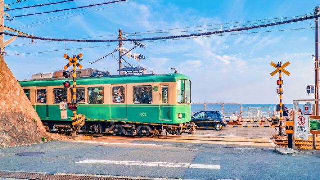 Tokyo Kamakura Enoshima + Kamakura High School Front with Enoshima Electric Railway Experience + Tsurugaoka Hachimangu 1-day Tour