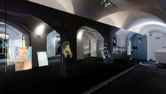 Exclusive Swarovski with Drink and Gift - Guided Small Group Tour