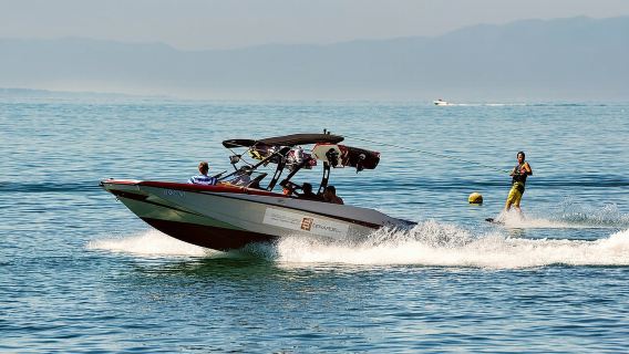 河北秦皇島尾波沖浪體驗遊艇尾波沖浪課程教學培訓拼船包