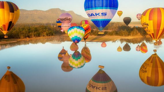 Vol en Montgolfière de 45 à 60 minutes au-dessus de la Hunter Valley de Sydney (petit-déjeuner au champagne, lever de soleil inclus, recommandé pour les trajets en voiture)