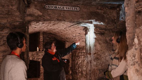Tour multisensoriale per piccoli gruppi delle cripte storiche di Edimburgo