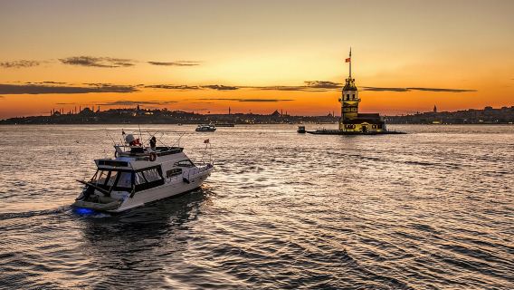 Du thuyền ngắm hoàng hôn trên eo biển Bosphorus ở Istanbul kèm đồ ăn nhẹ và đồ giải khát