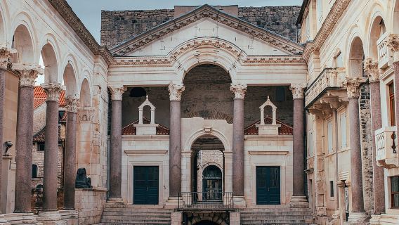 Split Palace & Old Town -Private walking tour- Entrance included
