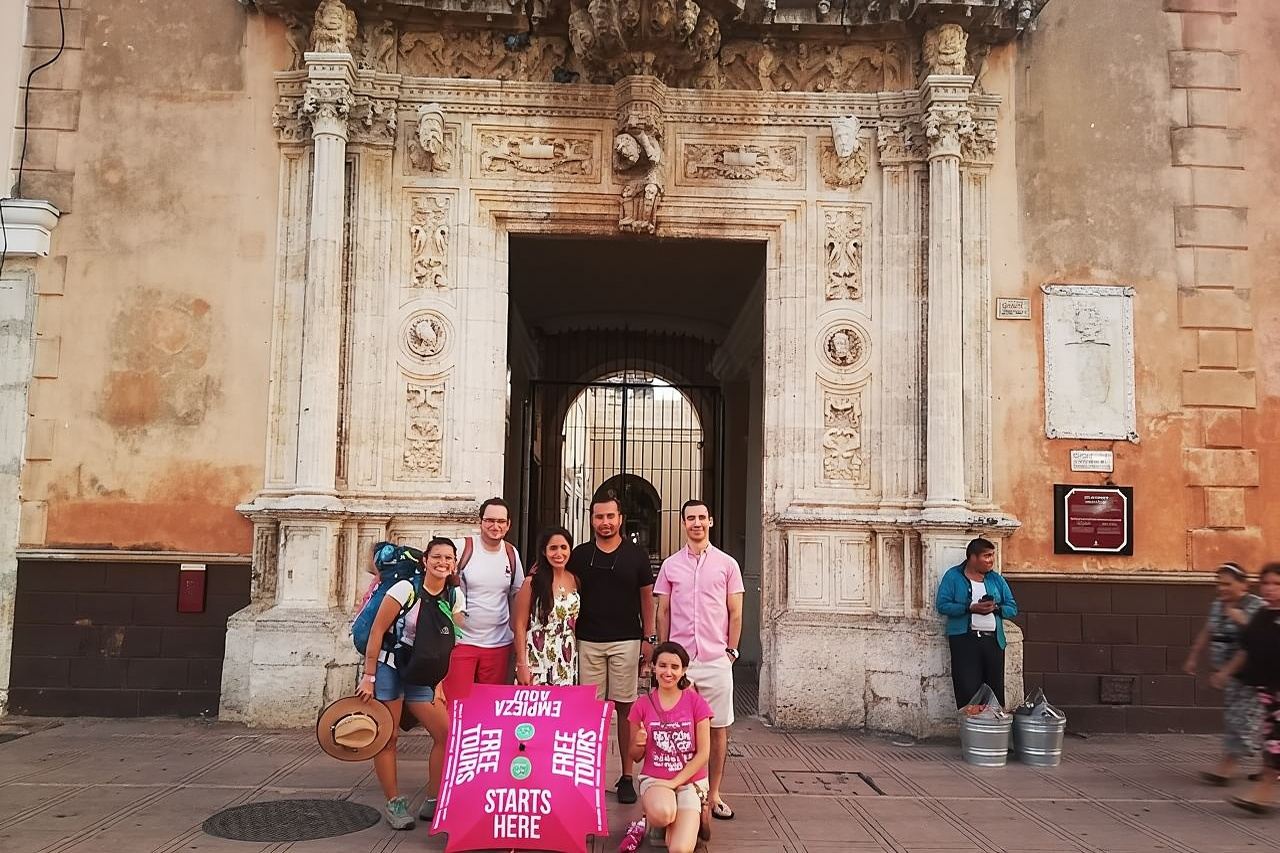 Walking Tour Across the Historic Center in Merida