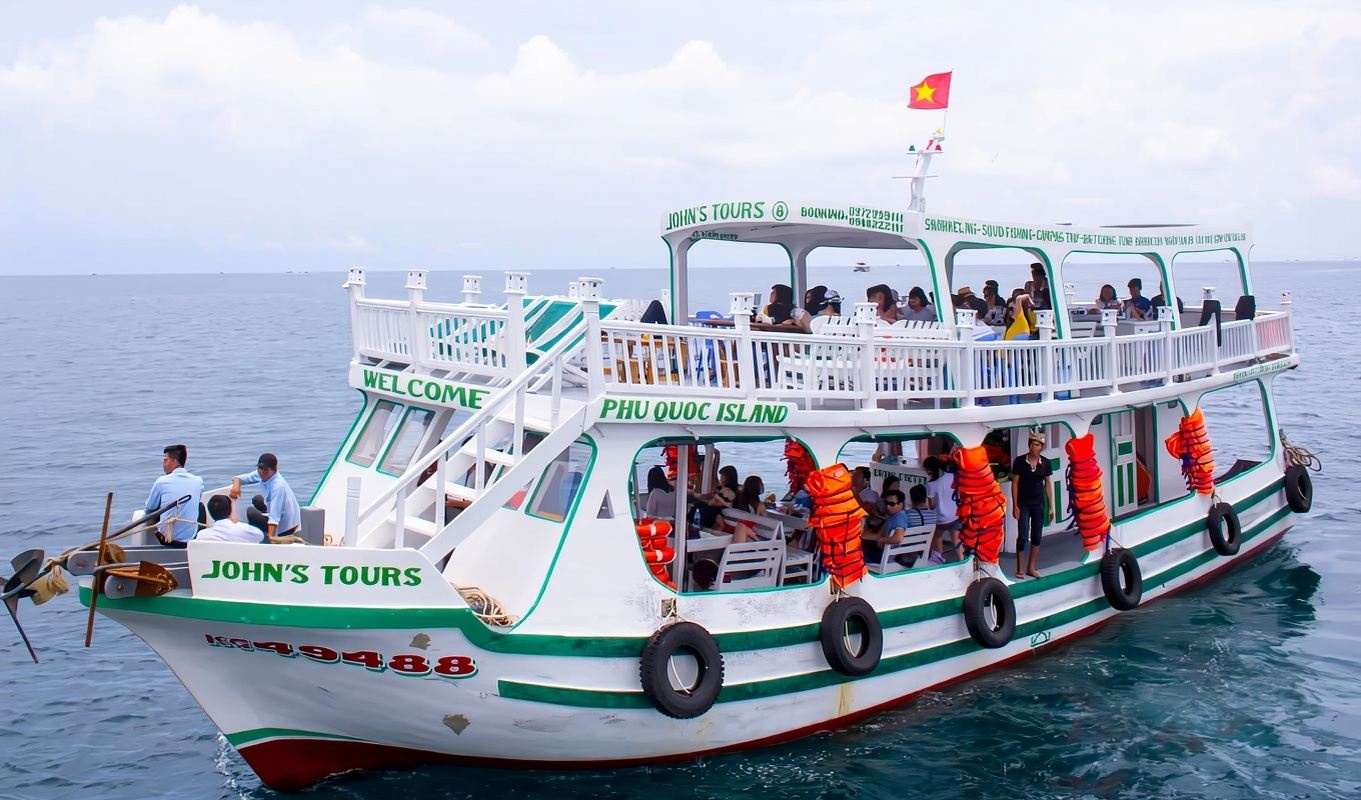 富國島包船出海一日遊【定制行程/浮潛/海釣/午餐/飯店接駁】