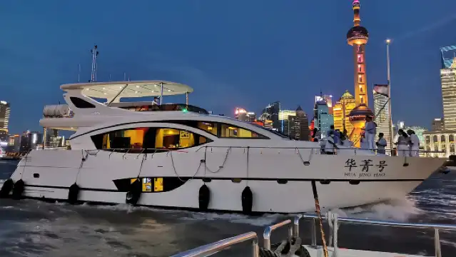 上海遊艇包船租賃(大型72~96英尺)黃浦江遊覽外灘夜景燈光秀+私人定製主題活動旅遊/遊艇轟趴求婚生日聚會派對/公司團建商務宴請會議接待/出海巡遊租船嵊泗海釣/進口豪華遊艇影視拍攝婚紗攝影【老周高端玩樂一日遊新奇體驗】