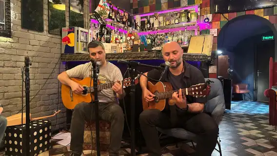 ทบิลิซี: ค่ำคืนดนตรีจอร์เจีย - ไวน์ ชีส บทสนทนา