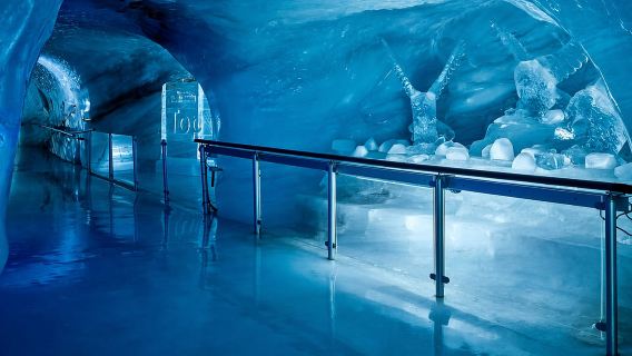 ユングフラウヨッホ:ヨーロッパの頂上への鉄道往復旅行