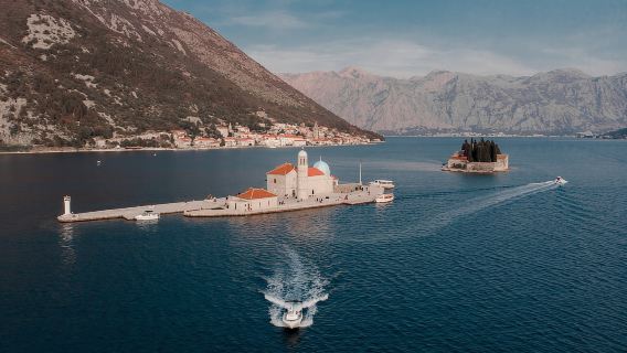 Kotor: Visita a Nuestra Señora de la Roca y recorrido en lancha rápida por Perast