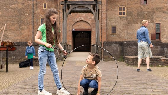 Vé vào Lâu đài Loevestein