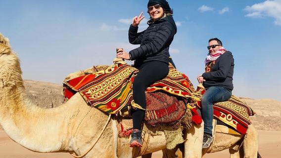 Tur jip pagi atau tur matahari terbenam di Wadi Rum (2) jam