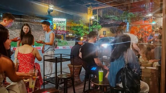 Chiang Mai: Visita nocturna guiada por los bares de Chiang Mai