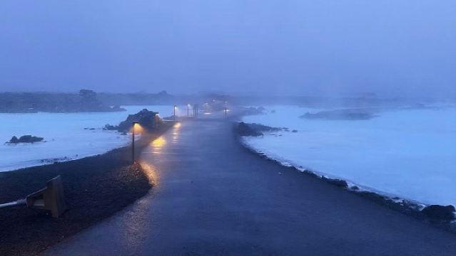 包車盡享藍湖溫泉、冰火海岸、板塊奇觀與地熱漁港