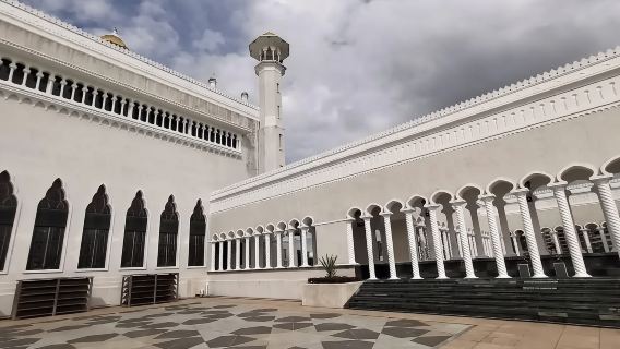 Southeast Asia Brunei: Omar Ali Saifuddien Sultan Mosque - Royal Regalia Museum Day Tour