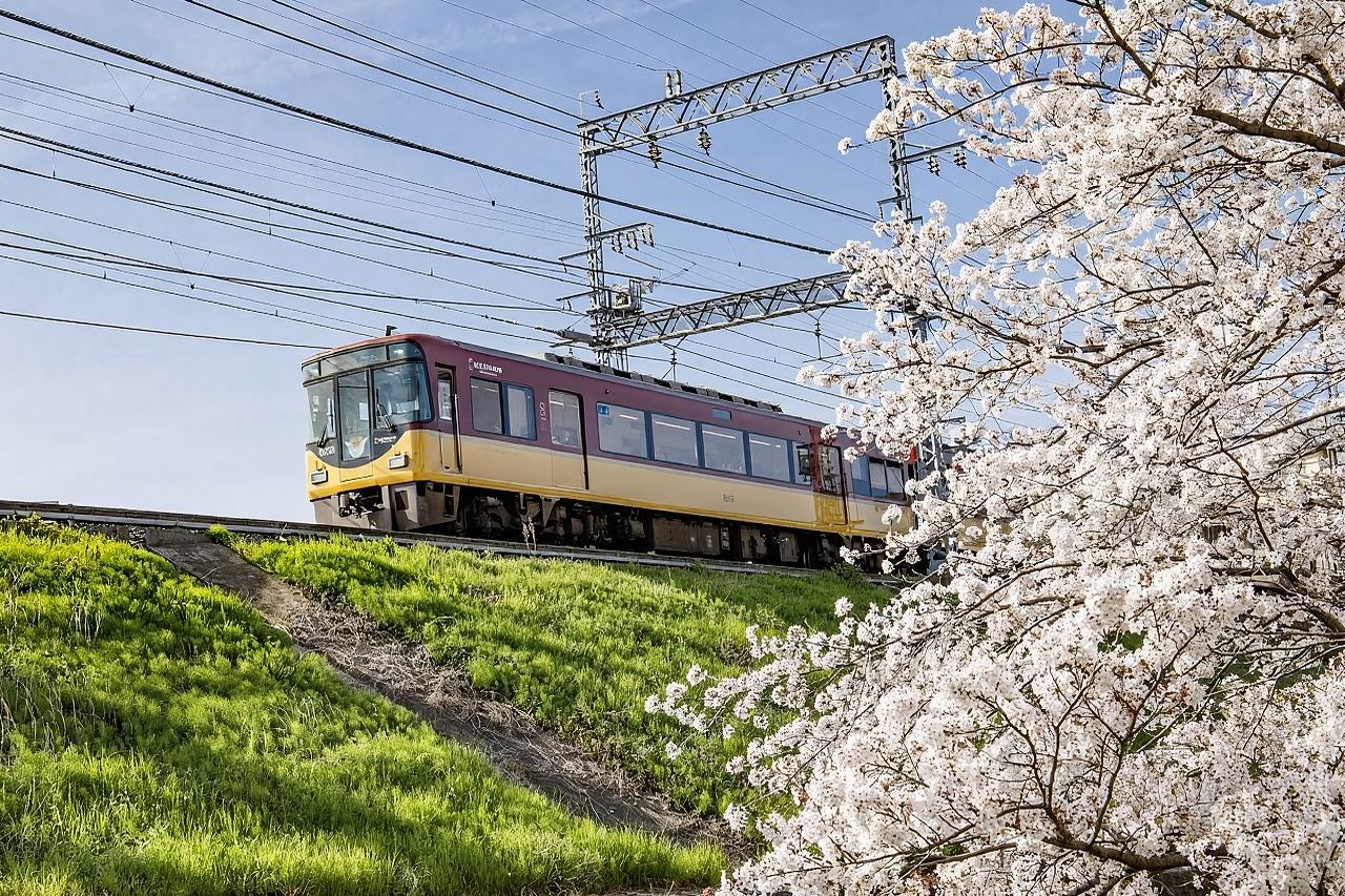 Tren Keihan|Vale de canje electrónico para el tour de 1/2 día por Kioto y Osaka (Arashiyama, Kurama y Parque Hirakata)