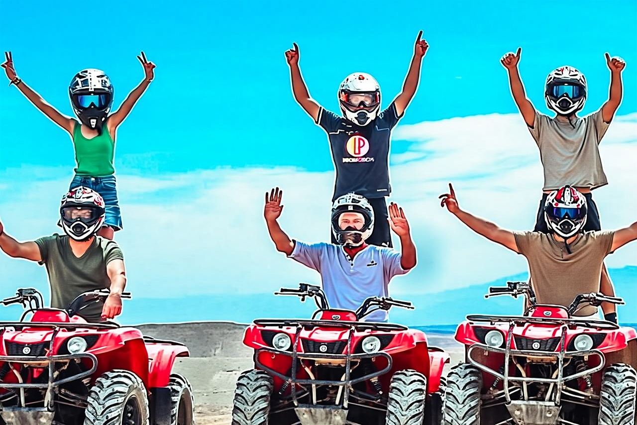 Marrakesch: Quadfahren, Kamelreiten, Abendessen und Show in der Agafay-Wüste