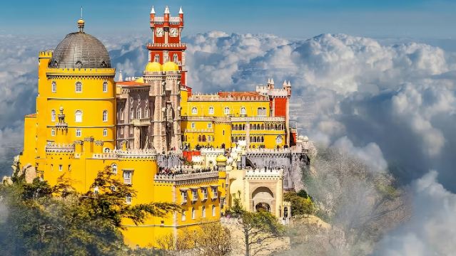 Berlepas dari Lisbon, Portugal|Lawatan sehari sewaan peribadi ke Sintra + Istana Negara Pena + Cabo da Roca + Boca do Inferno