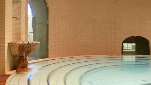 Lukács Thermal Bath