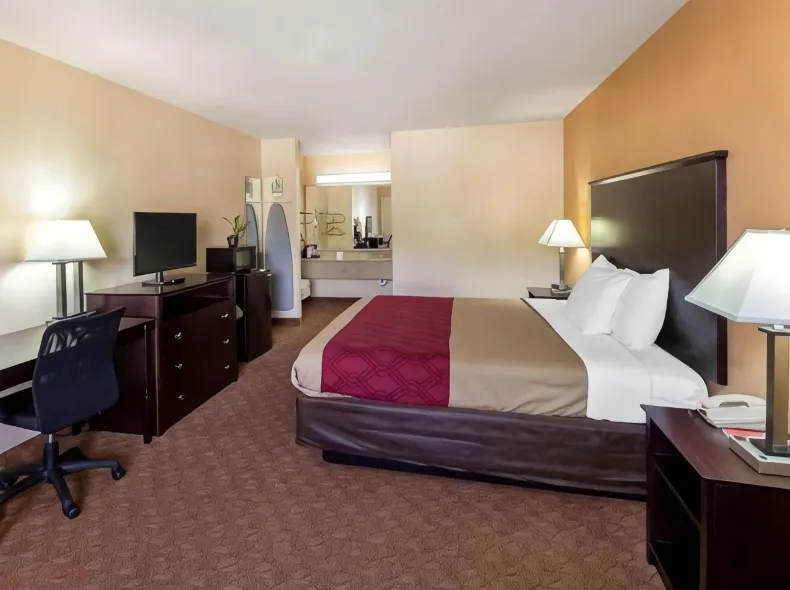 Econo Lodge Inn & Suites Downtown San Antonio Riverwalk Area