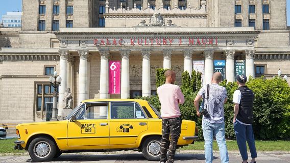 Tour storico privato di Varsavia in una Fiat d'epoca con pick-up