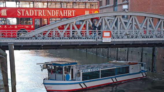 Hop-on/Hop-off-Bustour in Hamburg und Hafenrundfahrt