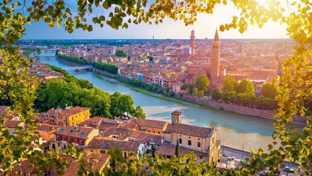 Verona Small Group Walking Tour with Cable Car and Arena Tickets