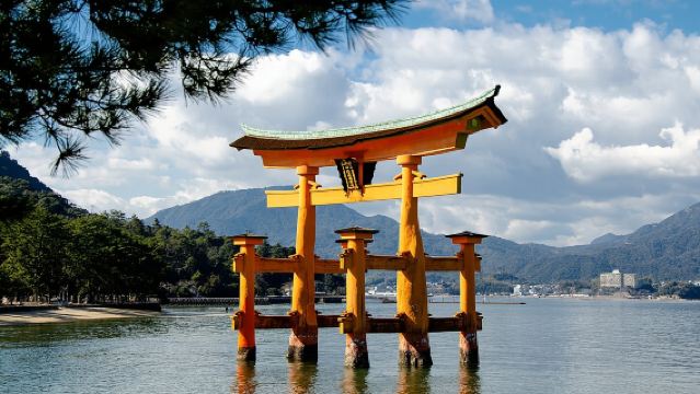 1-Day Private Sightseeing Tour in Hiroshima and Miyajima Island
