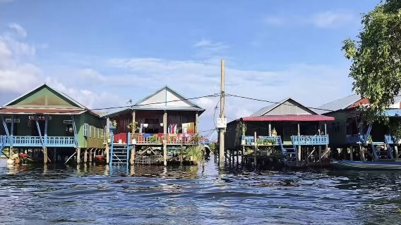 8-hour TourβBoat Ride on TonlΓ© Sap: Capture the Moment in the "Flowing Lake" with a Private Charter 1-Day Tour