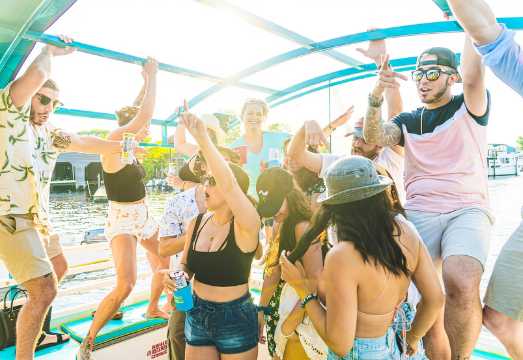 Sandbar Splash and Yacht Tour in Fort Lauderdale
