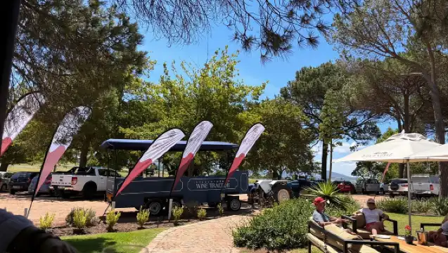 เคปทาวน์: ทัวร์ชิมไวน์ด้วยรถแทรกเตอร์ Hop-On Hop-Off ที่เมืองสเตลเลนบอช