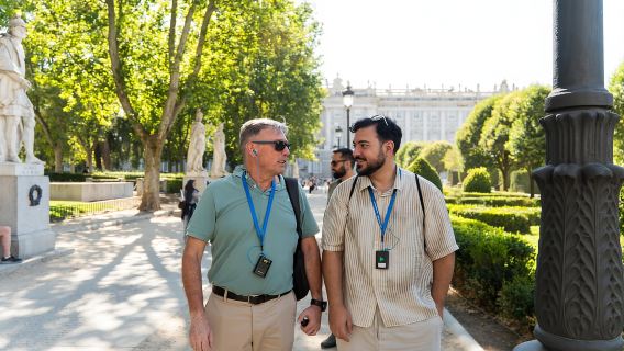 Madrid: visita guidata del Palazzo Reale per piccoli gruppi e degustazione di vini